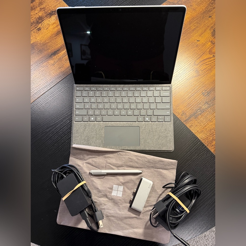 Microsoft Surface Pro 10 Keyboard and Silver Pen